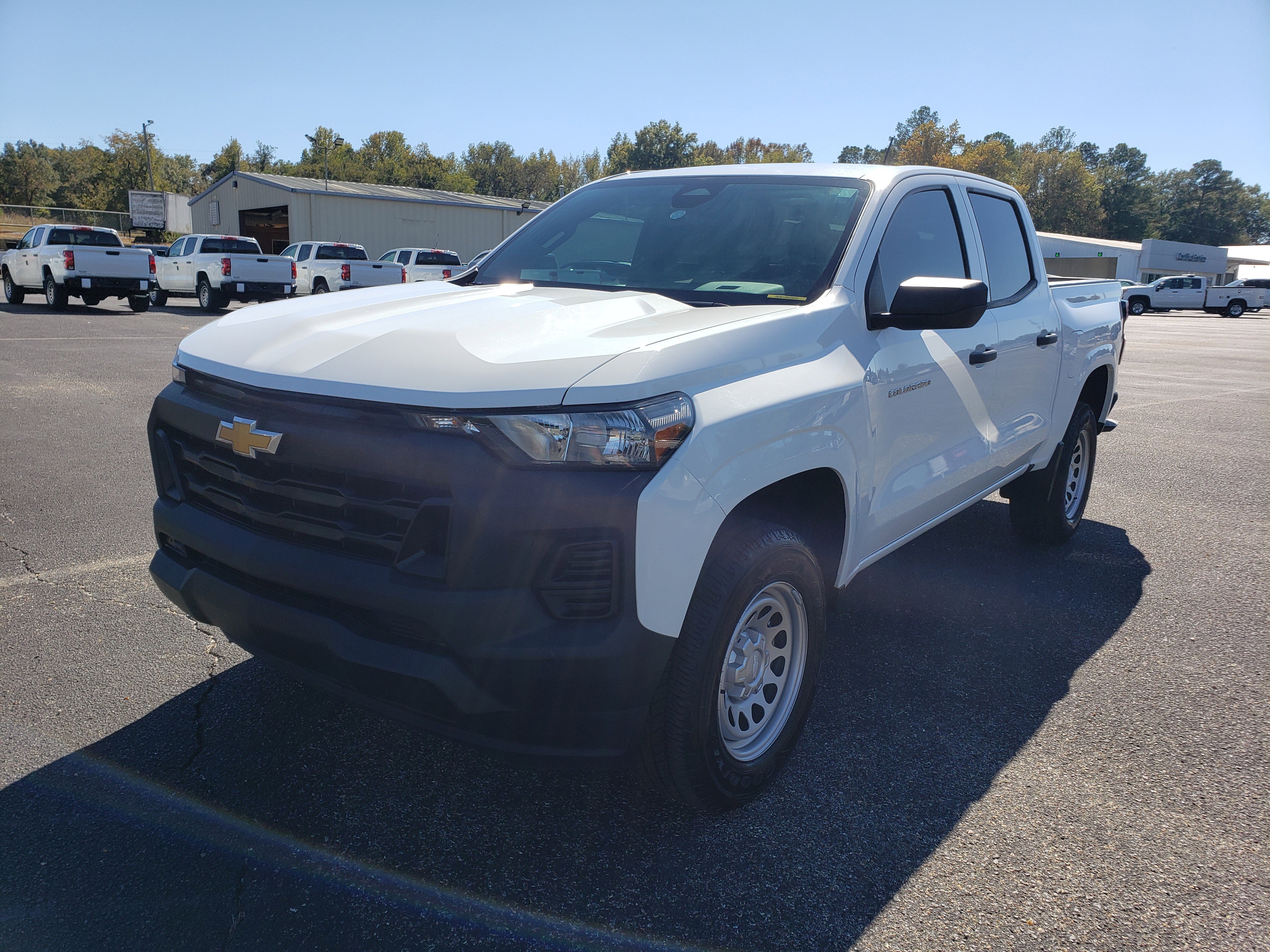 Used 2023 Chevrolet Colorado W/T image 2