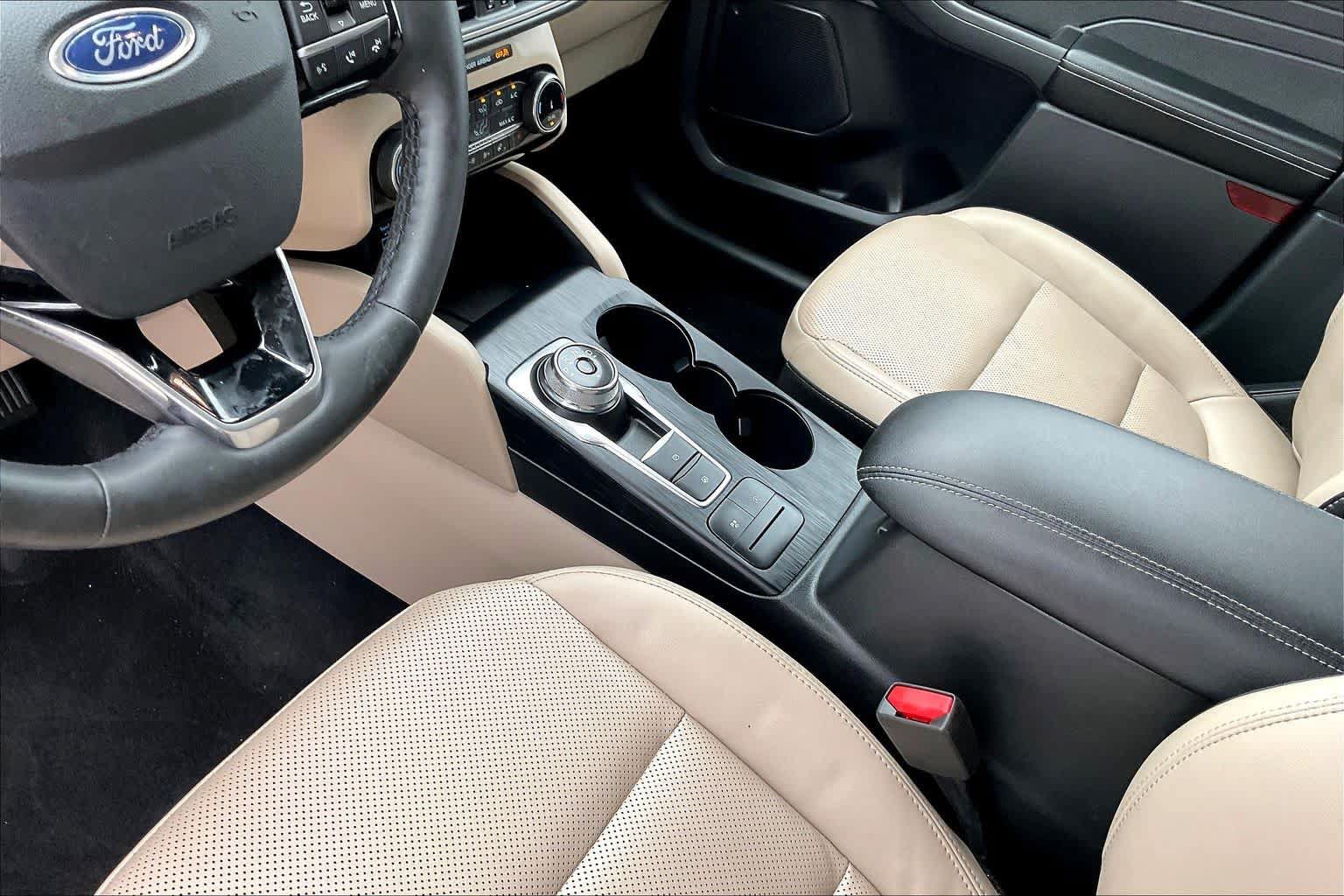 Used 2022 Ford Escape SEL AWD/4WD image 16