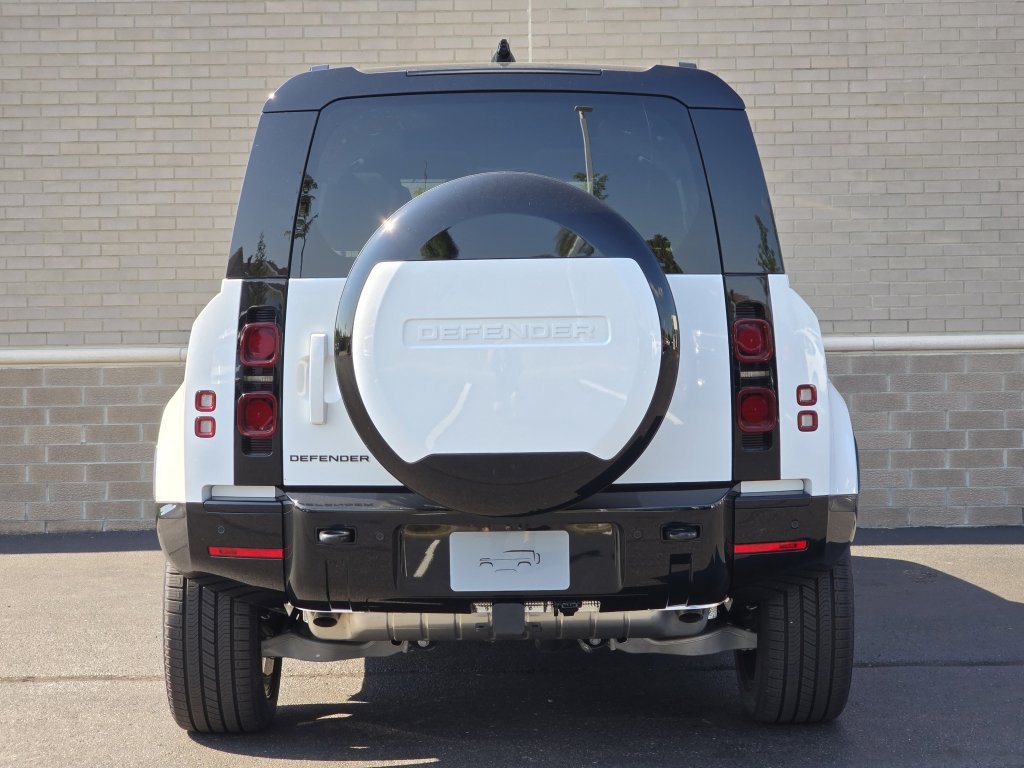 Used 2025 Land Rover Defender 110 X-Dynamic SE image 37