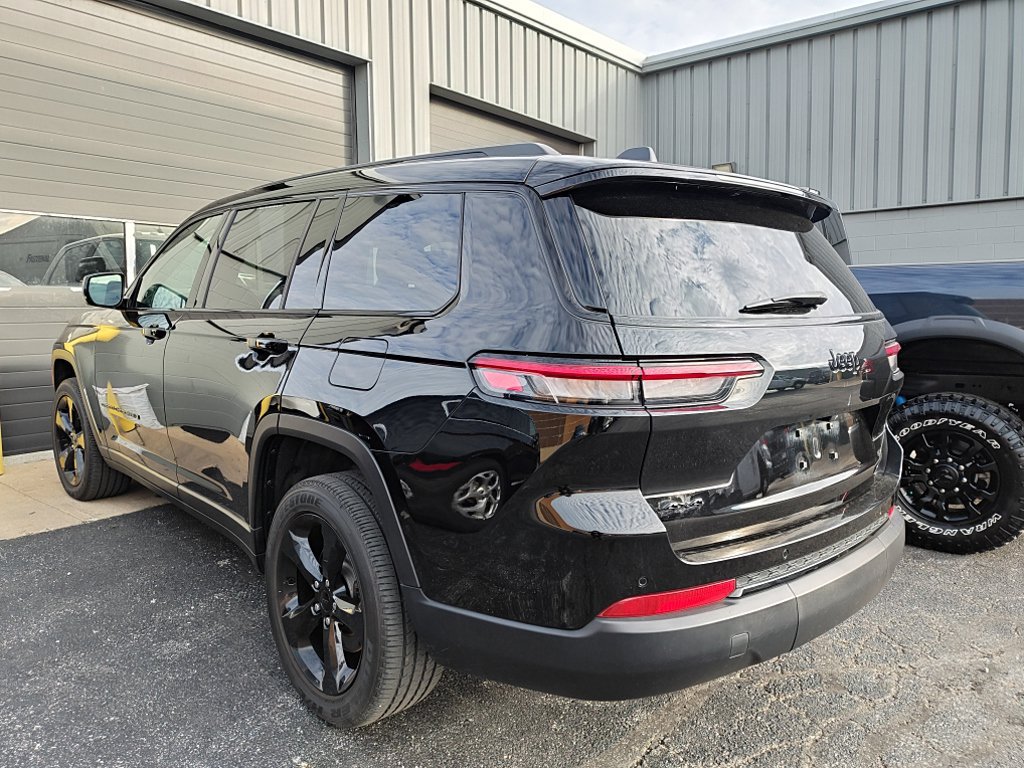 Used 2025 Jeep Grand Cherokee L Altitude AWD/4WD image 5