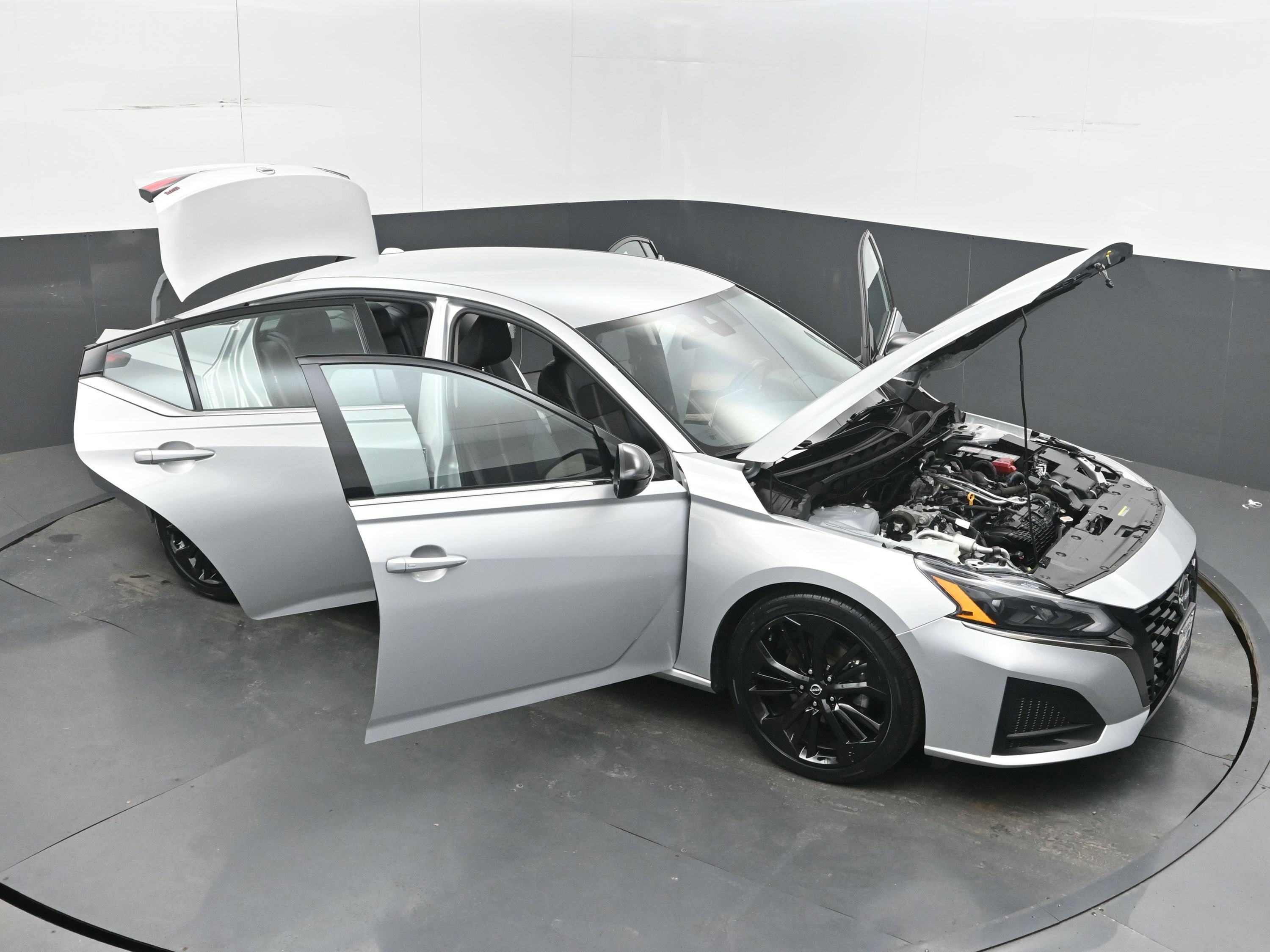 Used 2024 Nissan Altima 2.5 SR FWD image 37