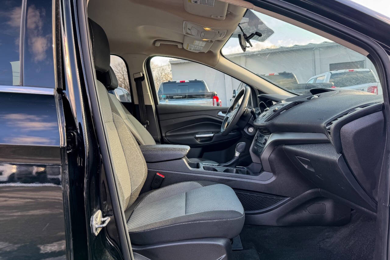 Used 2017 Ford Escape SE w/ SE Cold Weather Package image 10