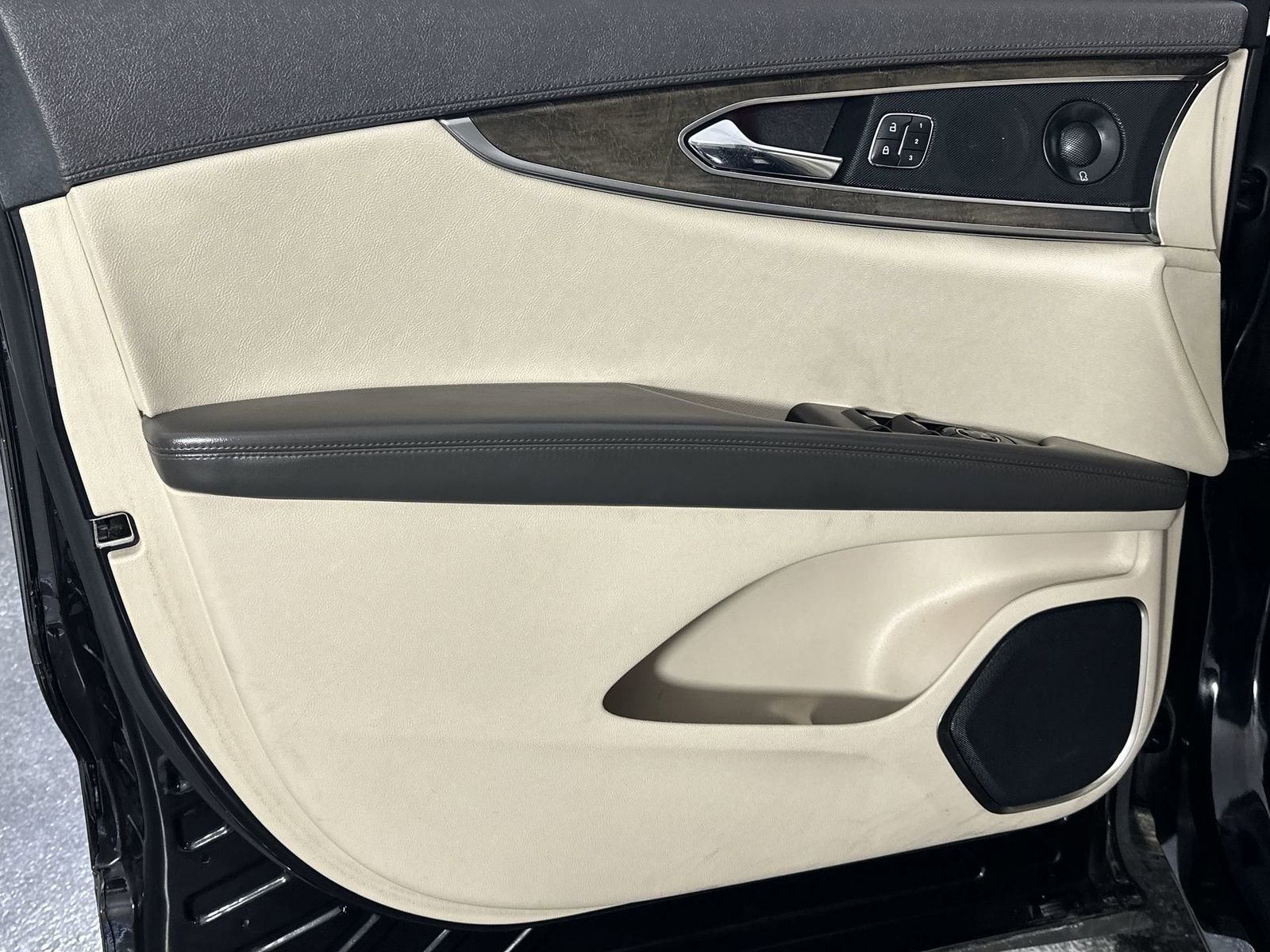 Used 2019 Lincoln Nautilus Reserve image 29