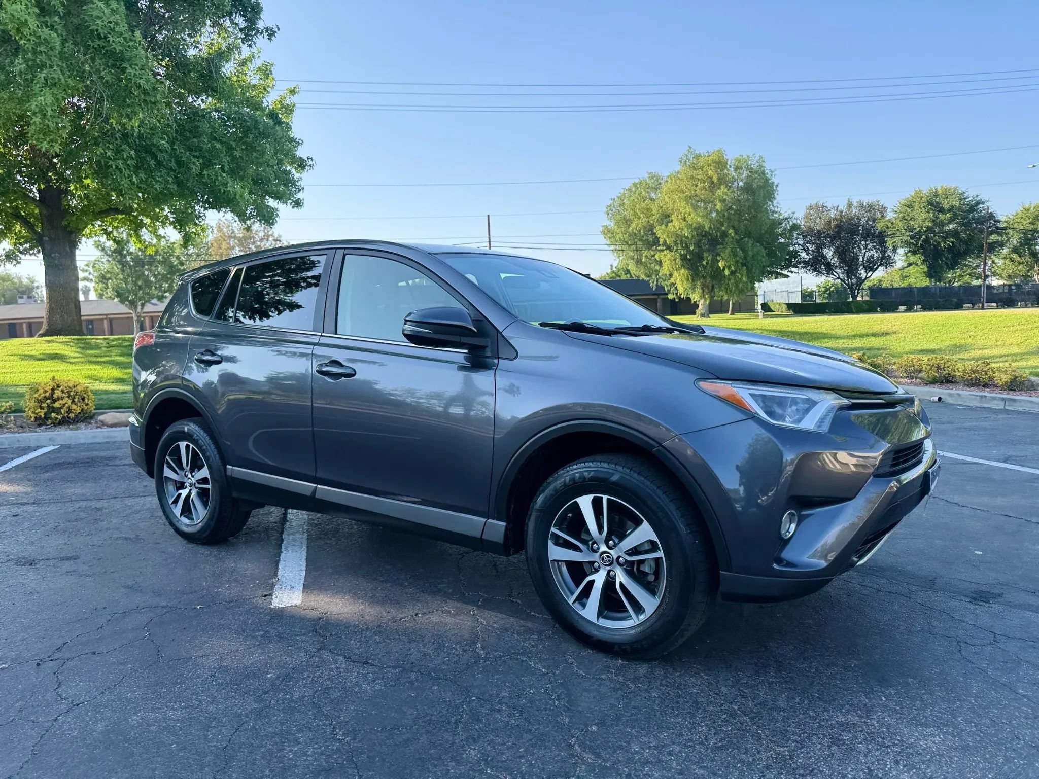 Used 2018 Toyota RAV4 XLE w/ Carpet Mat Package FWD image 32