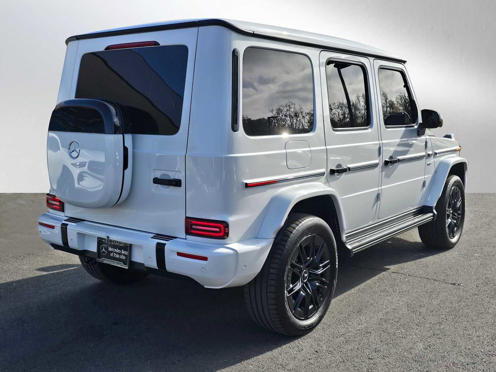 Used 2025 Mercedes-Benz G 580 w/ EQ Technology image 3