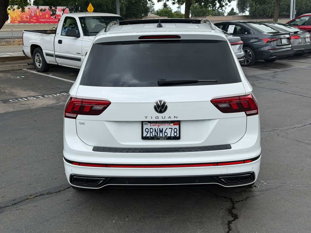Used 2024 Volkswagen Tiguan SE R-Line FWD image 9