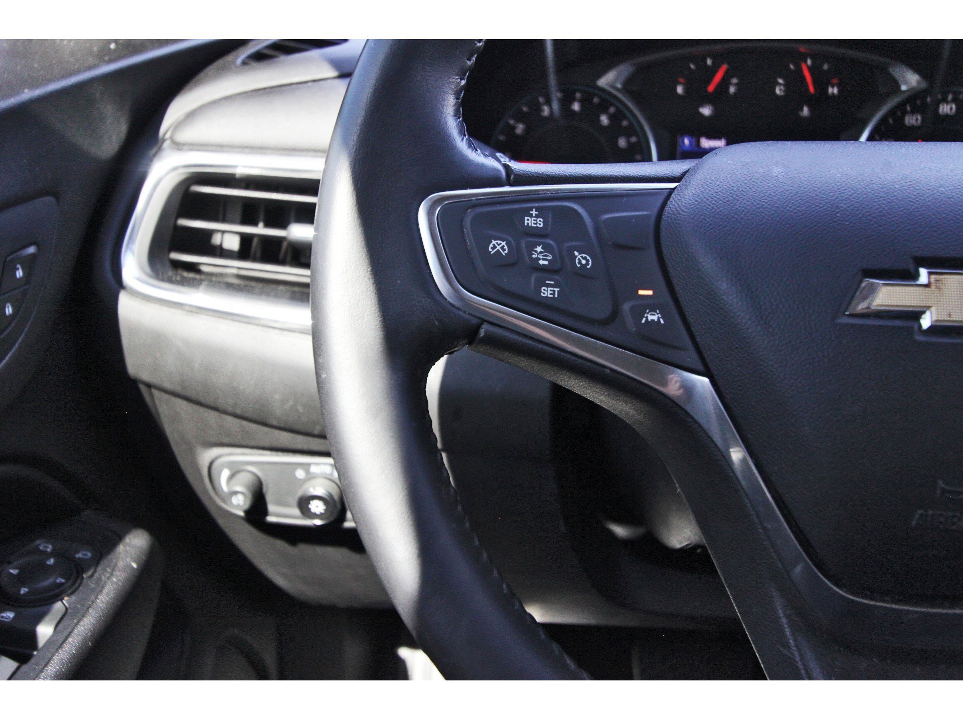 Used 2020 Chevrolet Equinox LT image 17