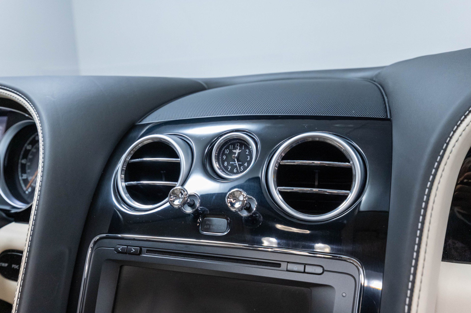 Used 2015 Bentley Flying Spur V8 AWD/4WD image 32