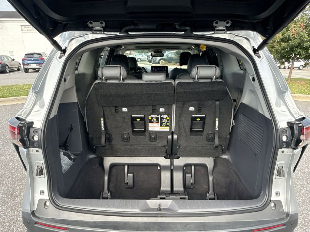 Used 2024 Toyota Sienna XLE image 20
