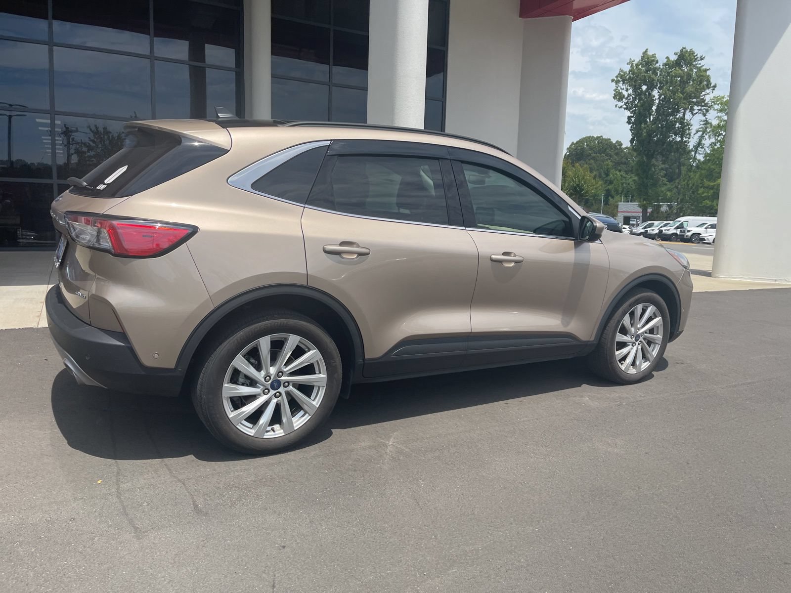 Used 2021 Ford Escape Titanium w/ Titanium Elite Package AWD/4WD image 12