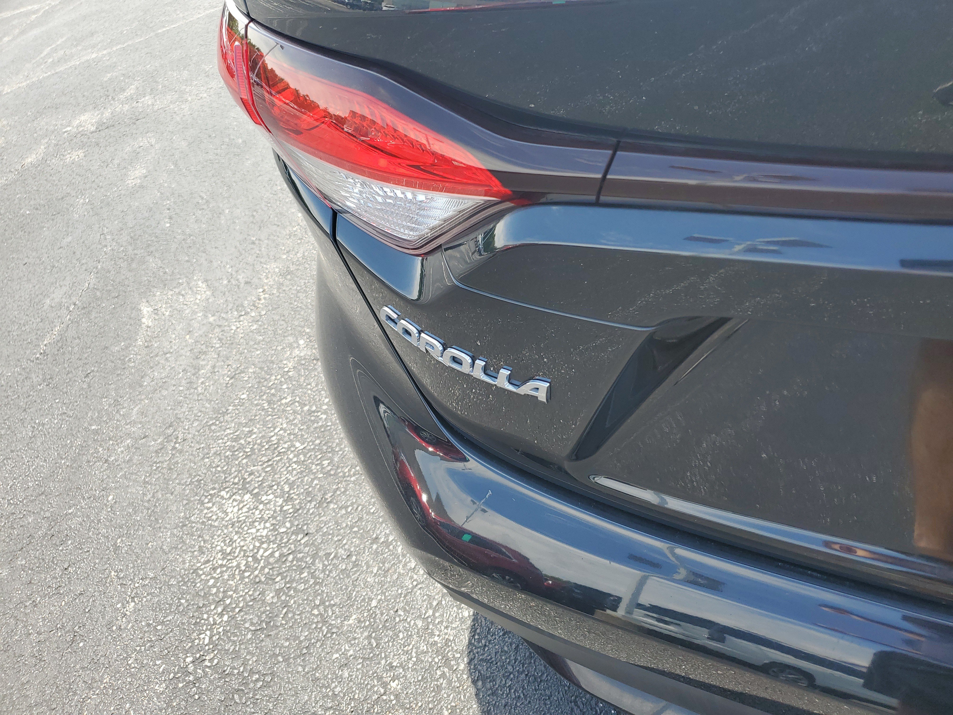 Used 2020 Toyota Corolla LE w/ Carpet Mat Package (TMS) FWD image 6