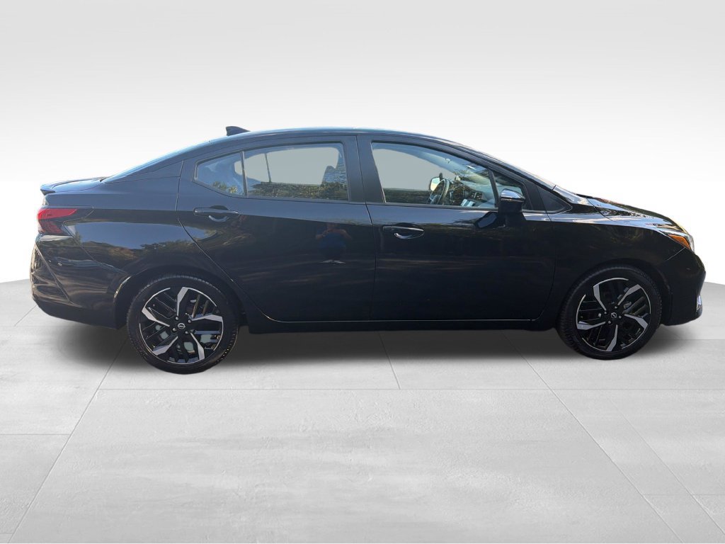 Used 2024 Nissan Versa SR FWD image 8