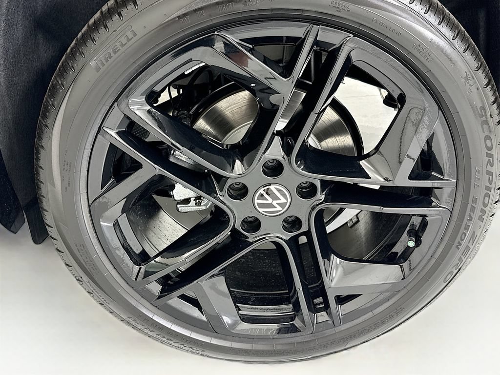 New 2026 Volkswagen Tiguan SE R-Line FWD image 29