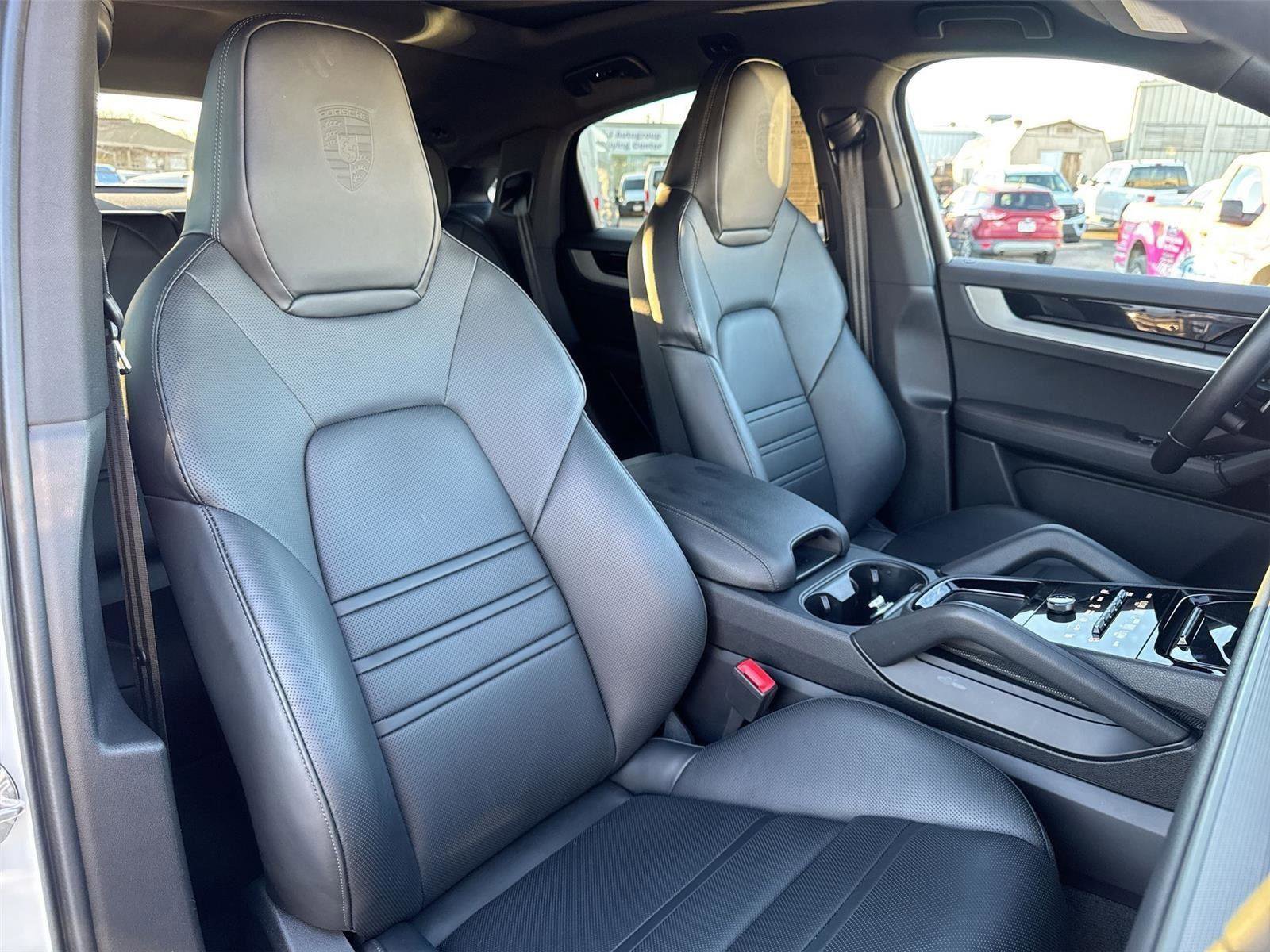 Used 2024 Porsche Cayenne Coupe image 27