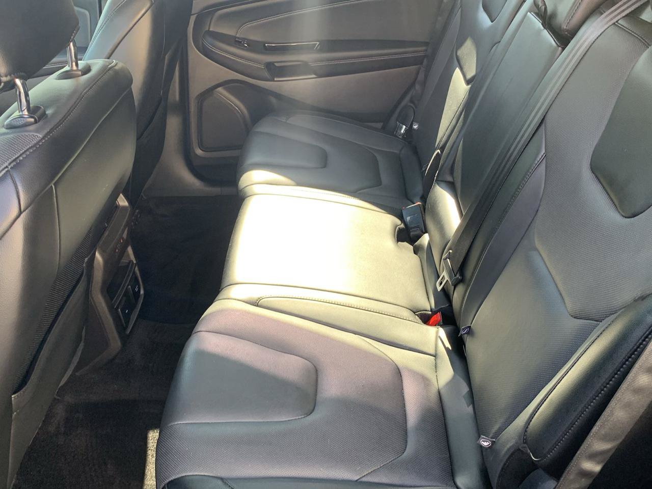 Used 2018 Ford Edge Titanium w/ Equipment Group 302A AWD/4WD image 10