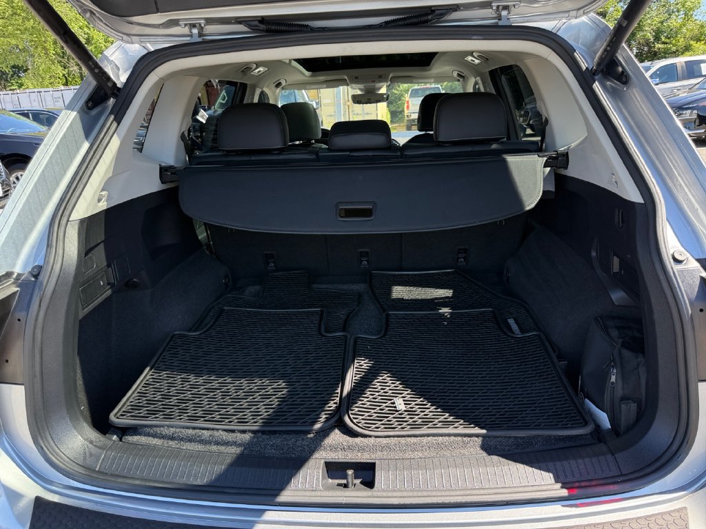 Used 2022 Volkswagen Tiguan SE w/ Panoramic Sunroof Package AWD/4WD image 22