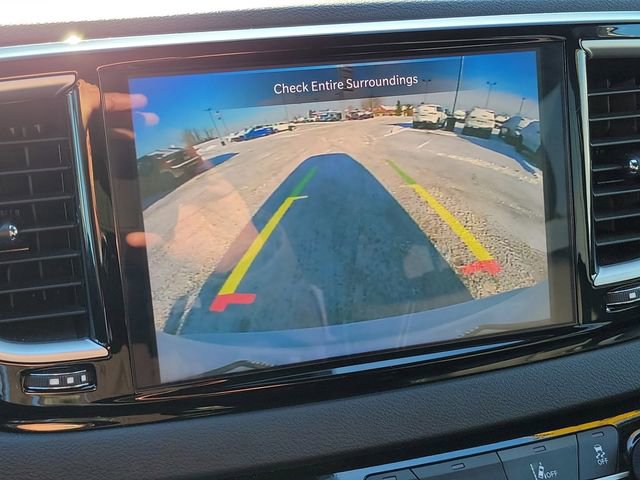 Used 2025 Chrysler Pacifica Select image 16