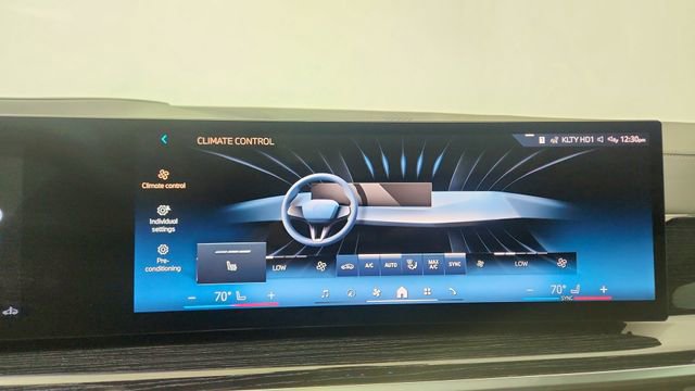 Used 2025 BMW X5 xDrive40i w/ M Sport Package image 52