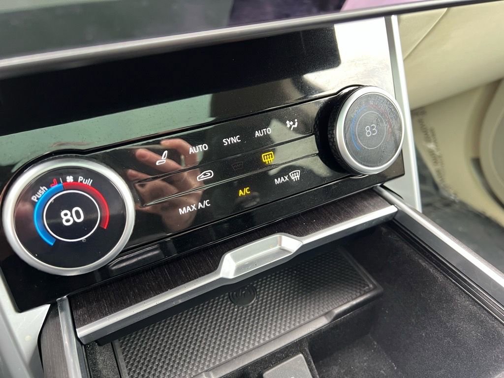 Used 2023 Land Rover Range Rover SE image 20