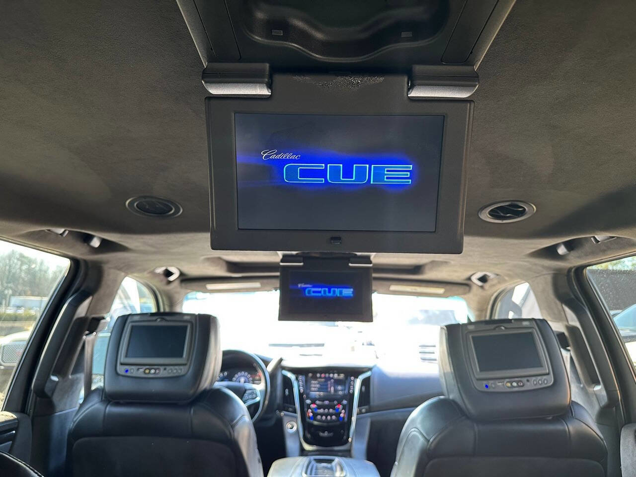 Used 2018 Cadillac Escalade ESV Platinum image 11