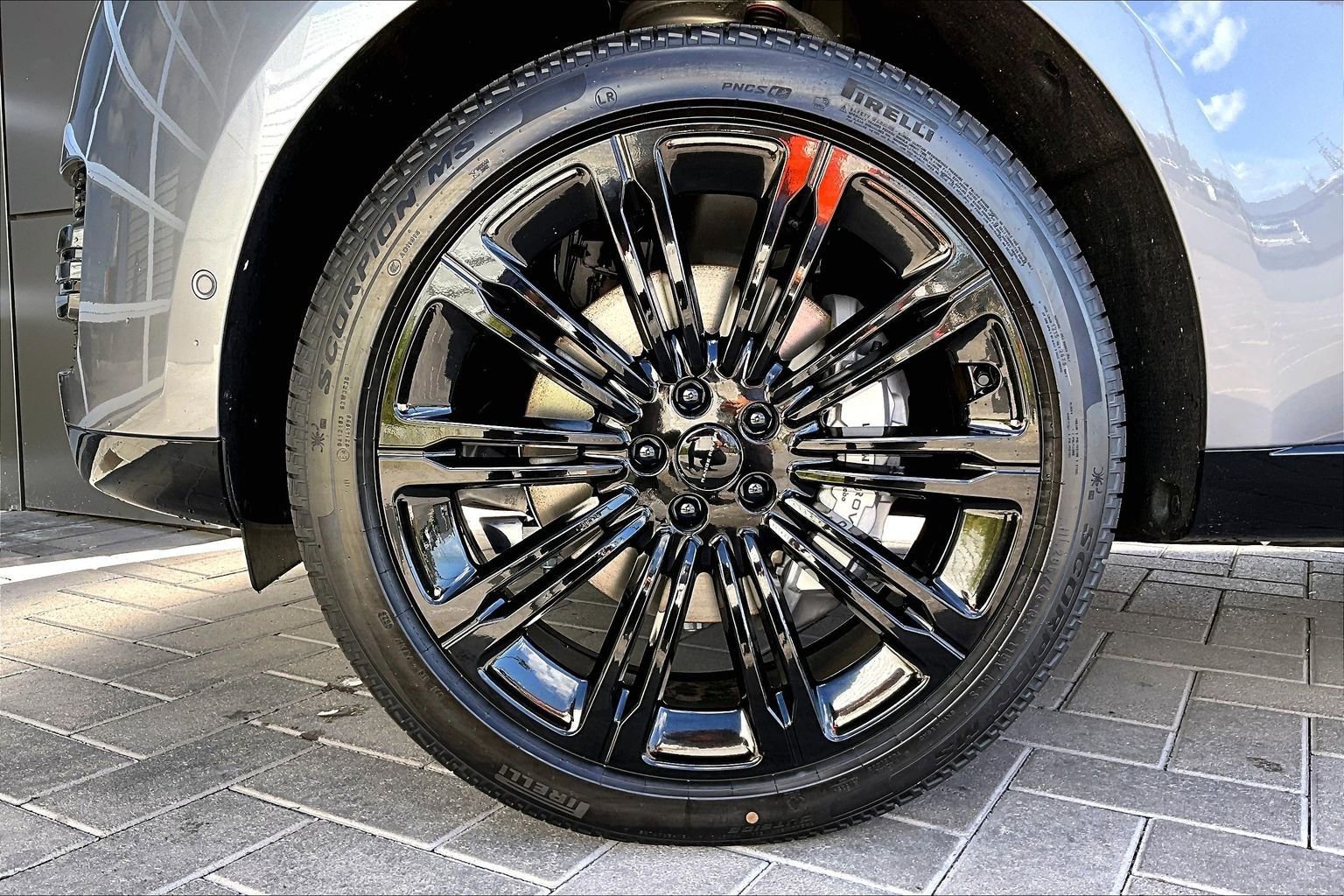 New 2026 Land Rover Range Rover SE image 12