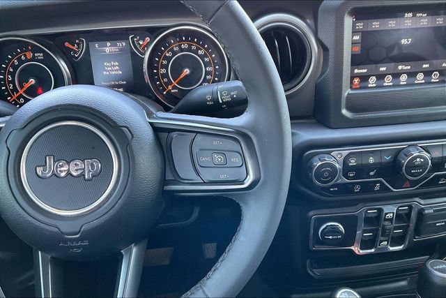 Used 2023 Jeep Gladiator Sport AWD/4WD image 20