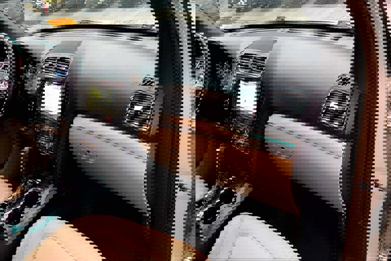 Used 2017 Ford Explorer XLT w/ Equipment Group 202A FWD image 17