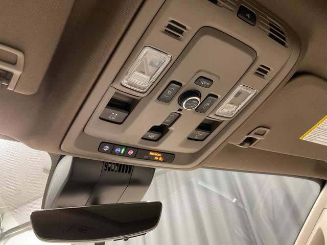 Used 2025 GMC Yukon XL Denali w/ Denali Reserve Package AWD/4WD image 28