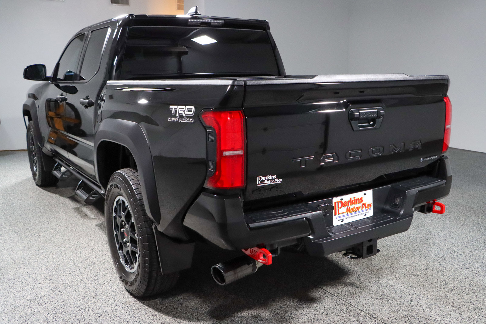Used 2024 Toyota Tacoma TRD Off-Road AWD/4WD image 9