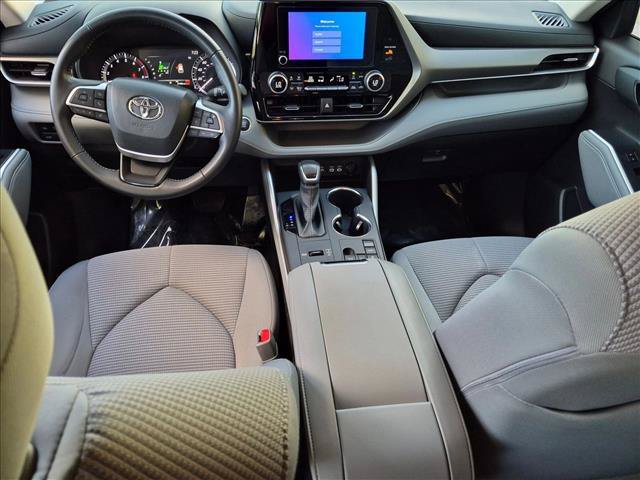 Certified 2024 Toyota Highlander LE FWD image 17