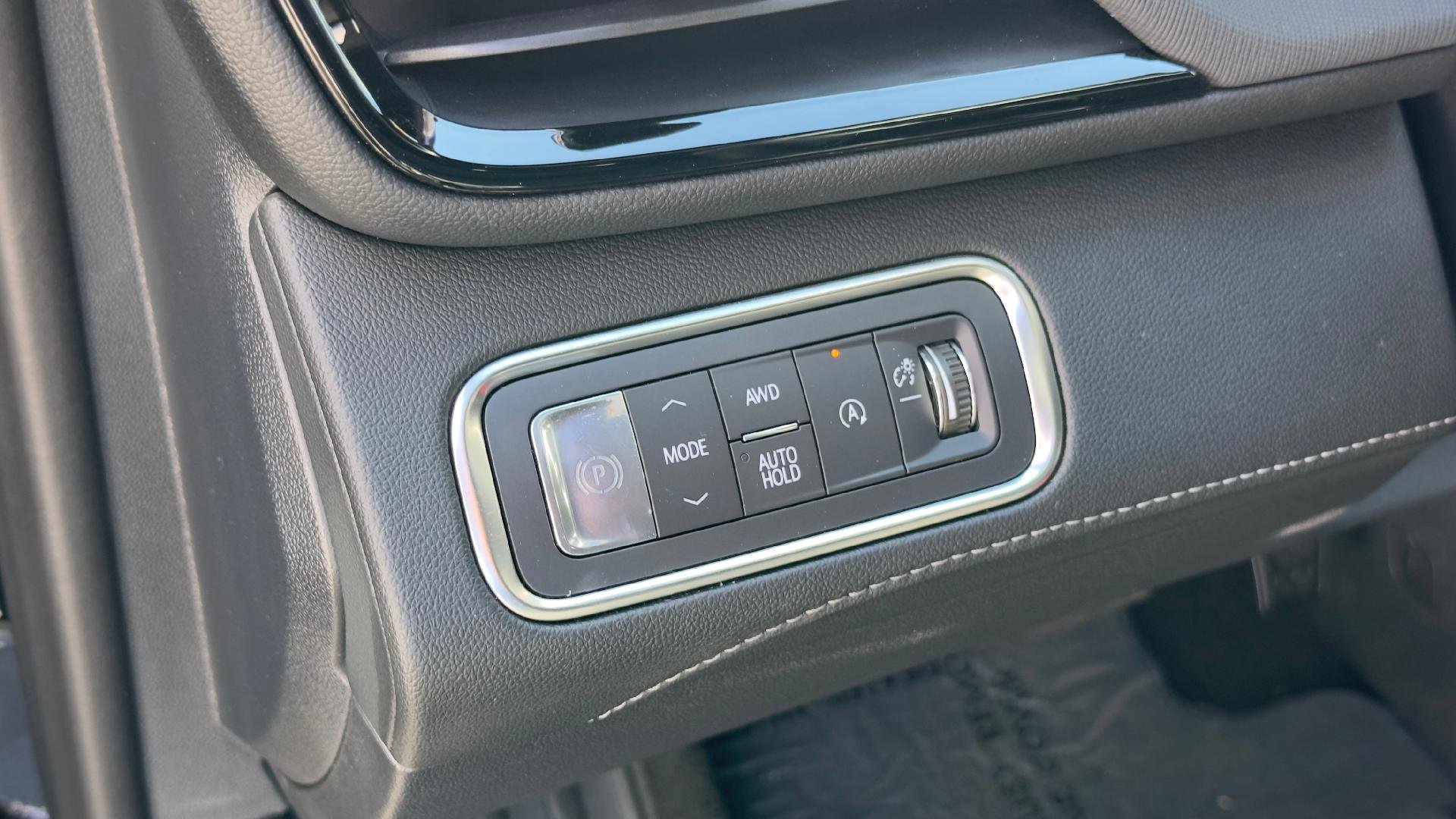 Used 2025 Buick Enclave Sport Touring AWD/4WD image 17