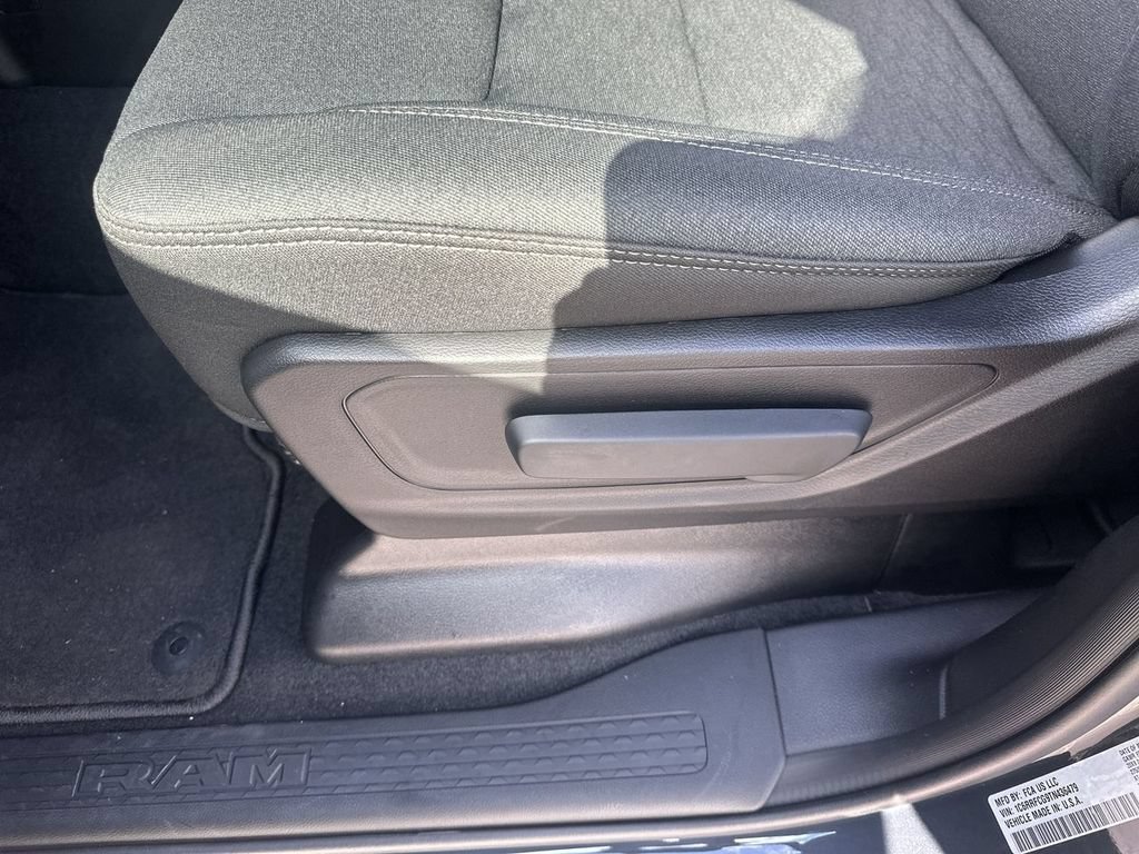 New 2026 RAM 1500 Express AWD/4WD image 18
