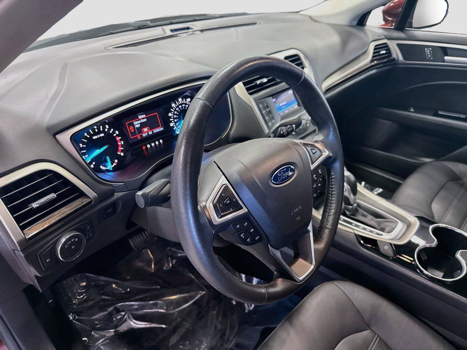 Used 2015 Ford Fusion SE w/ Equipment Group 202A FWD image 9