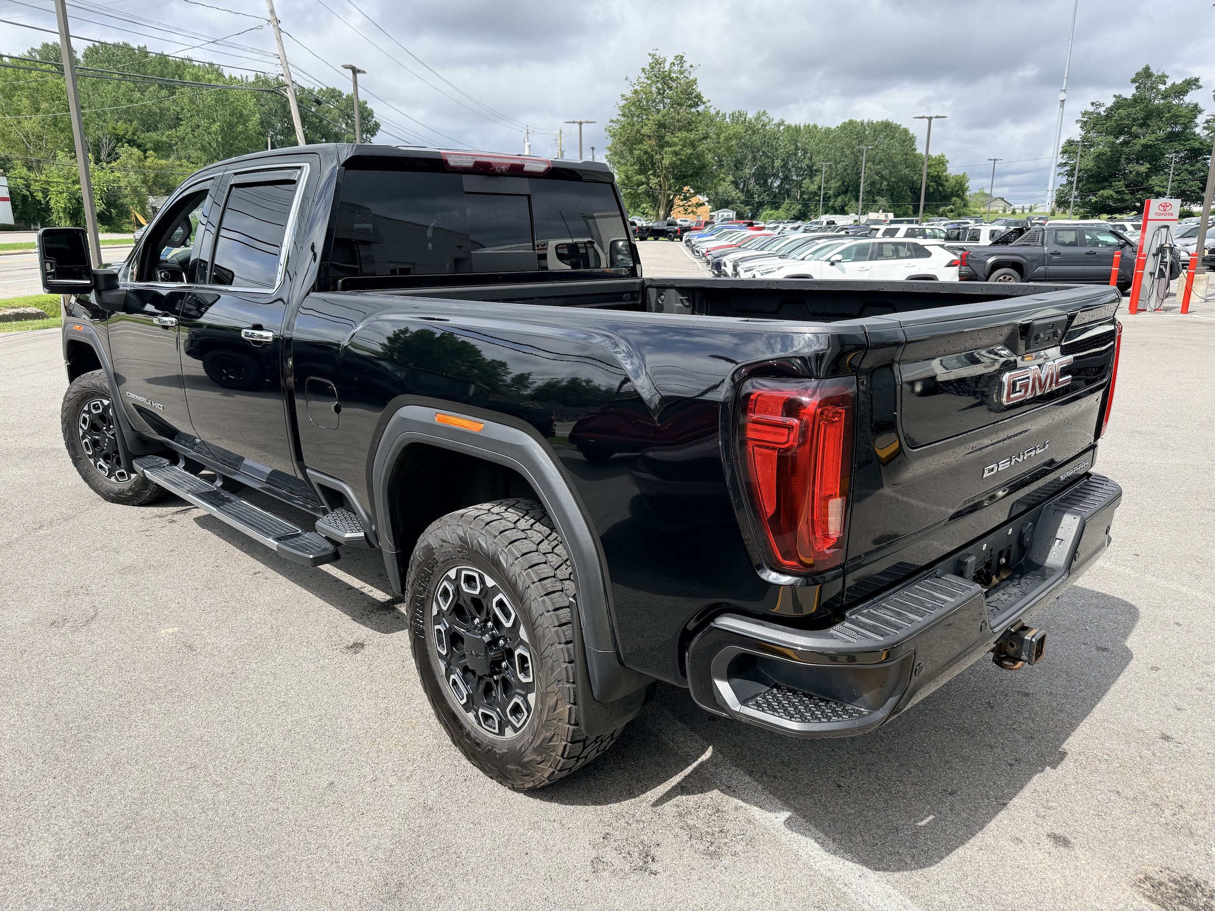 Used 2022 GMC Sierra 3500 Denali w/ Denali Ultimate Package AWD/4WD image 9