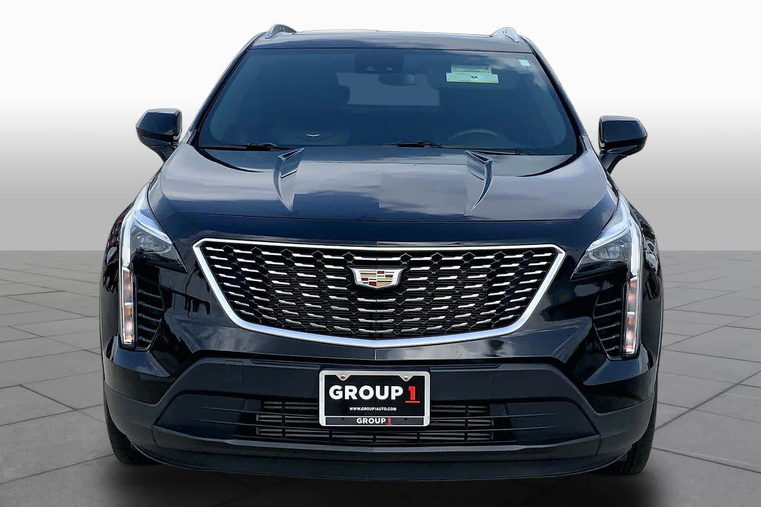Used 2023 Cadillac XT4 Luxury w/ Cold Weather Package FWD image 6
