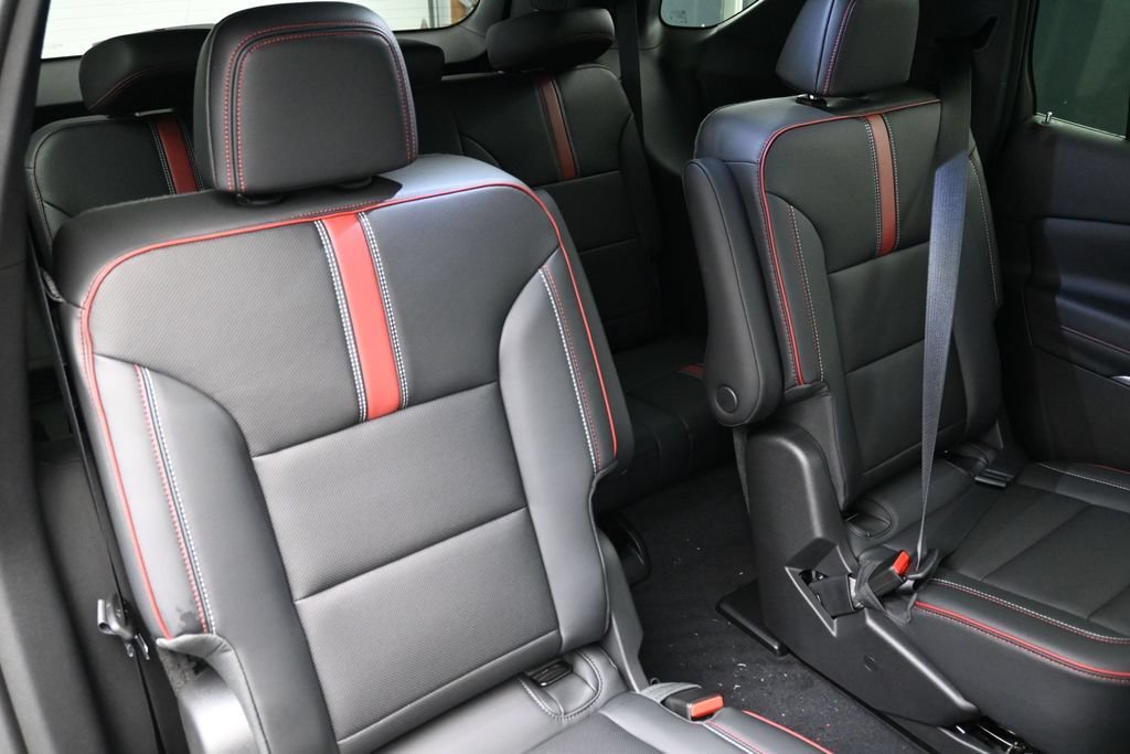 New 2027 Chevrolet Traverse RS w/ LPO, Floor Liner Package AWD/4WD image 11