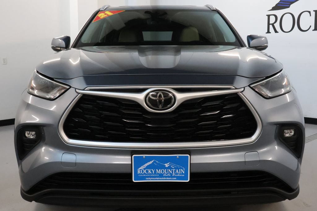 Used 2021 Toyota Highlander XLE AWD/4WD video 2