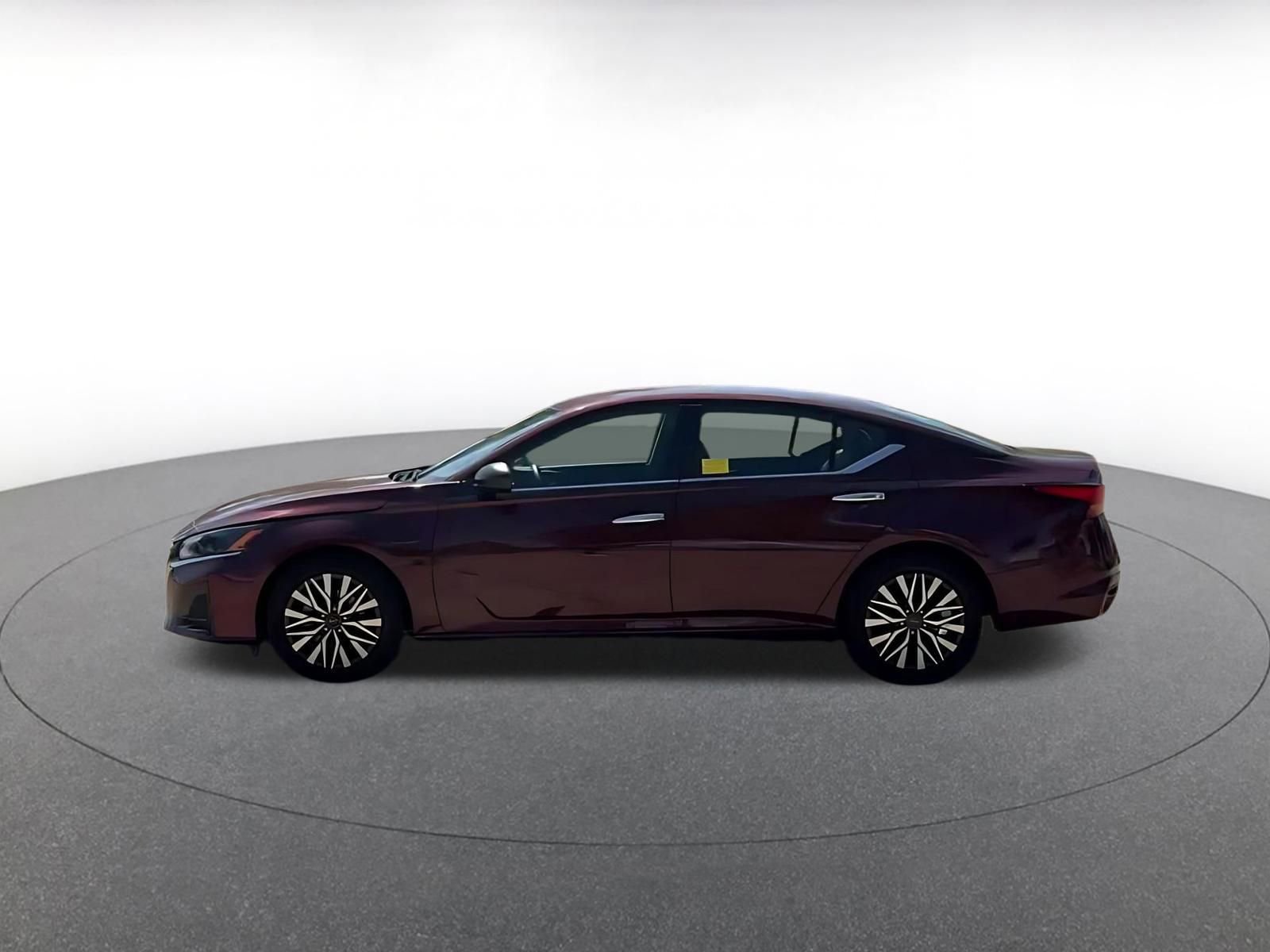 Used 2025 Nissan Altima 2.5 SV FWD image 8