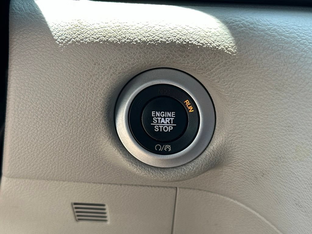 Used 2018 Chrysler Pacifica Touring-L FWD image 24