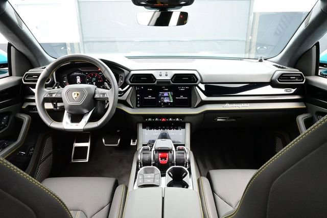 Used 2025 Lamborghini Urus SE AWD/4WD image 20