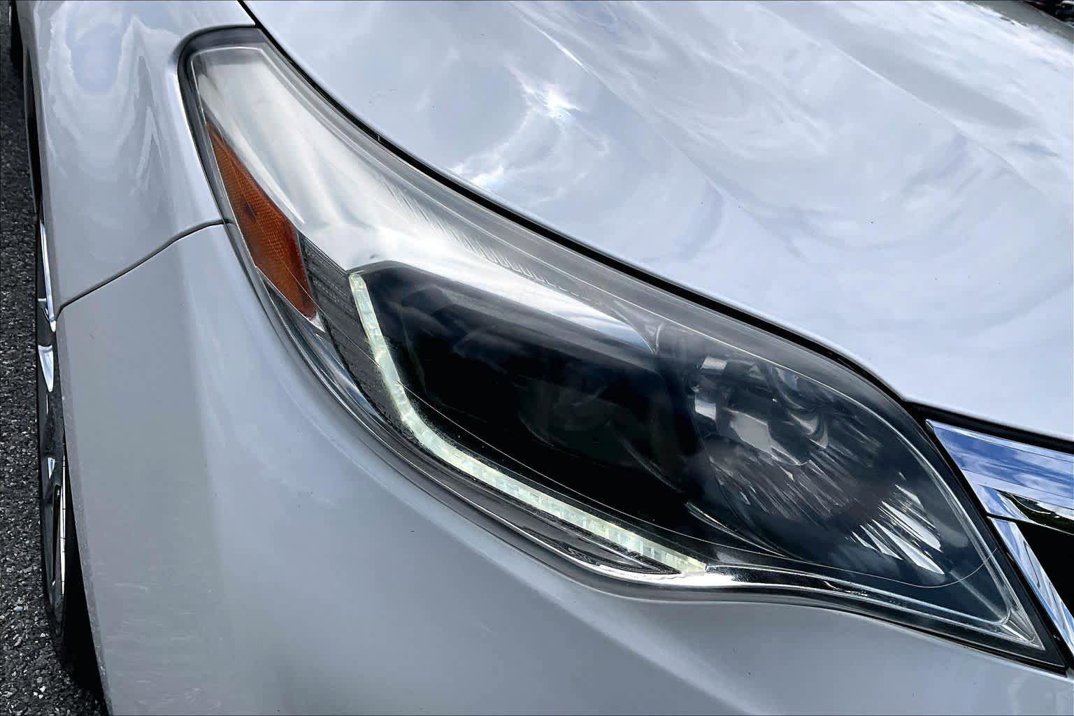 Used 2013 Toyota Avalon Limited w/ Technology Pkg FWD image 28