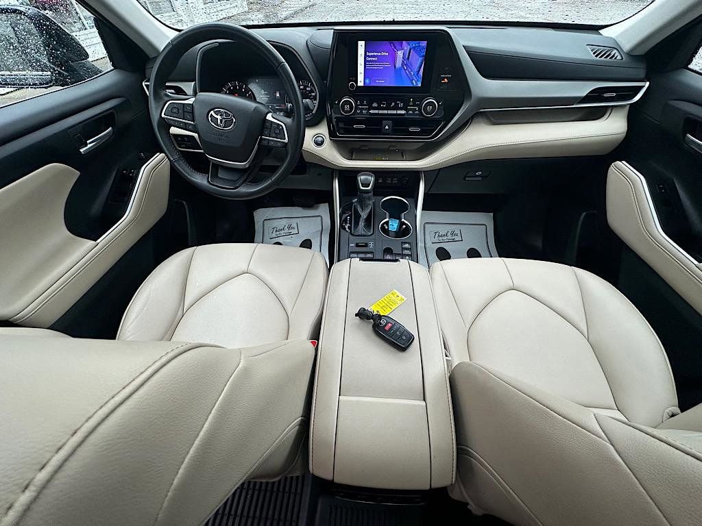 Certified 2024 Toyota Highlander XLE image 20