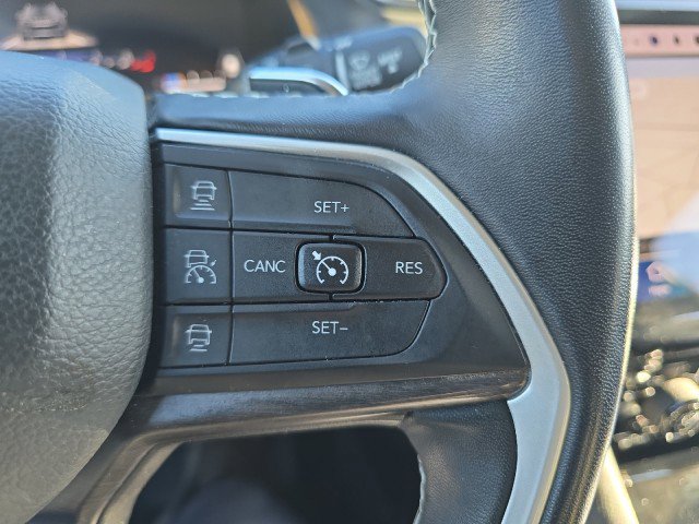 Used 2022 Jeep Grand Cherokee Limited image 25