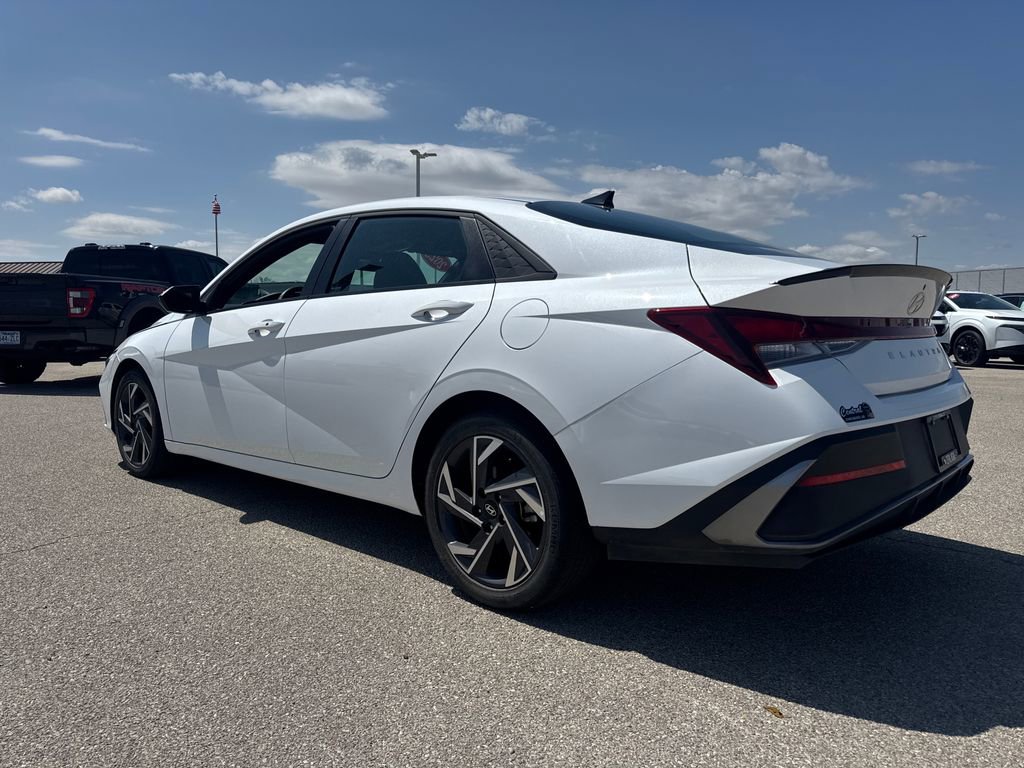 Used 2025 Hyundai Elantra Sport FWD image 4