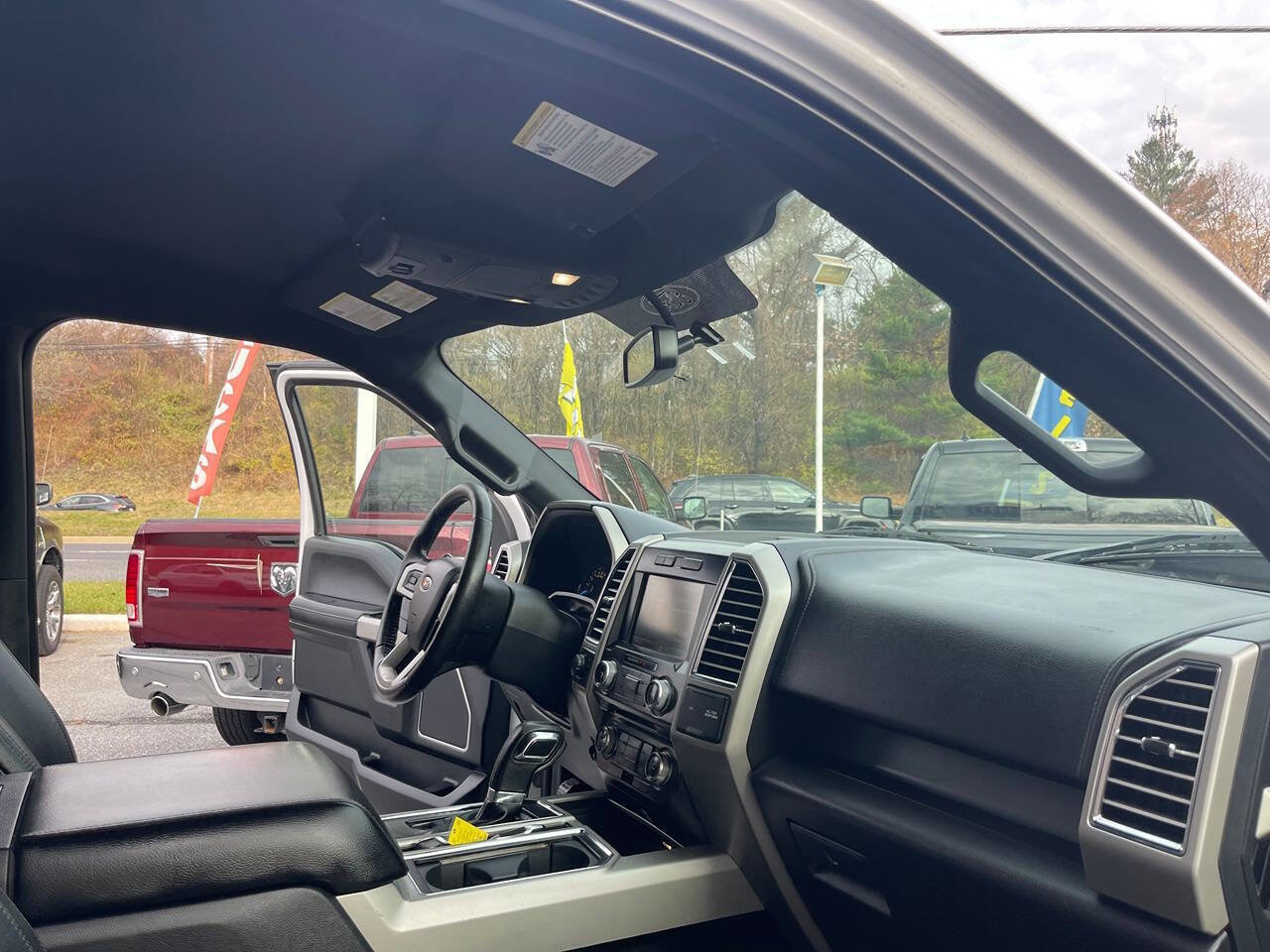 Used 2015 Ford F150 Lariat w/ Equipment Group 501A Mid AWD/4WD image 32