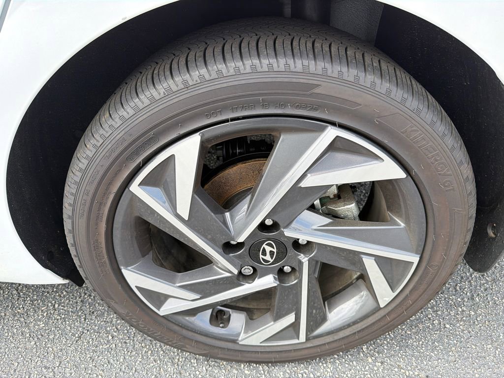 Used 2025 Hyundai Elantra SEL image 20