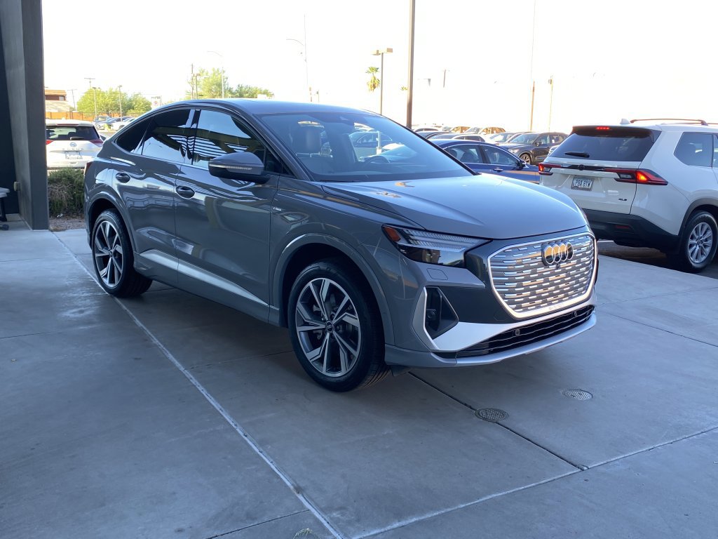 Used 2023 Audi Q4 e-tron Prestige image 6