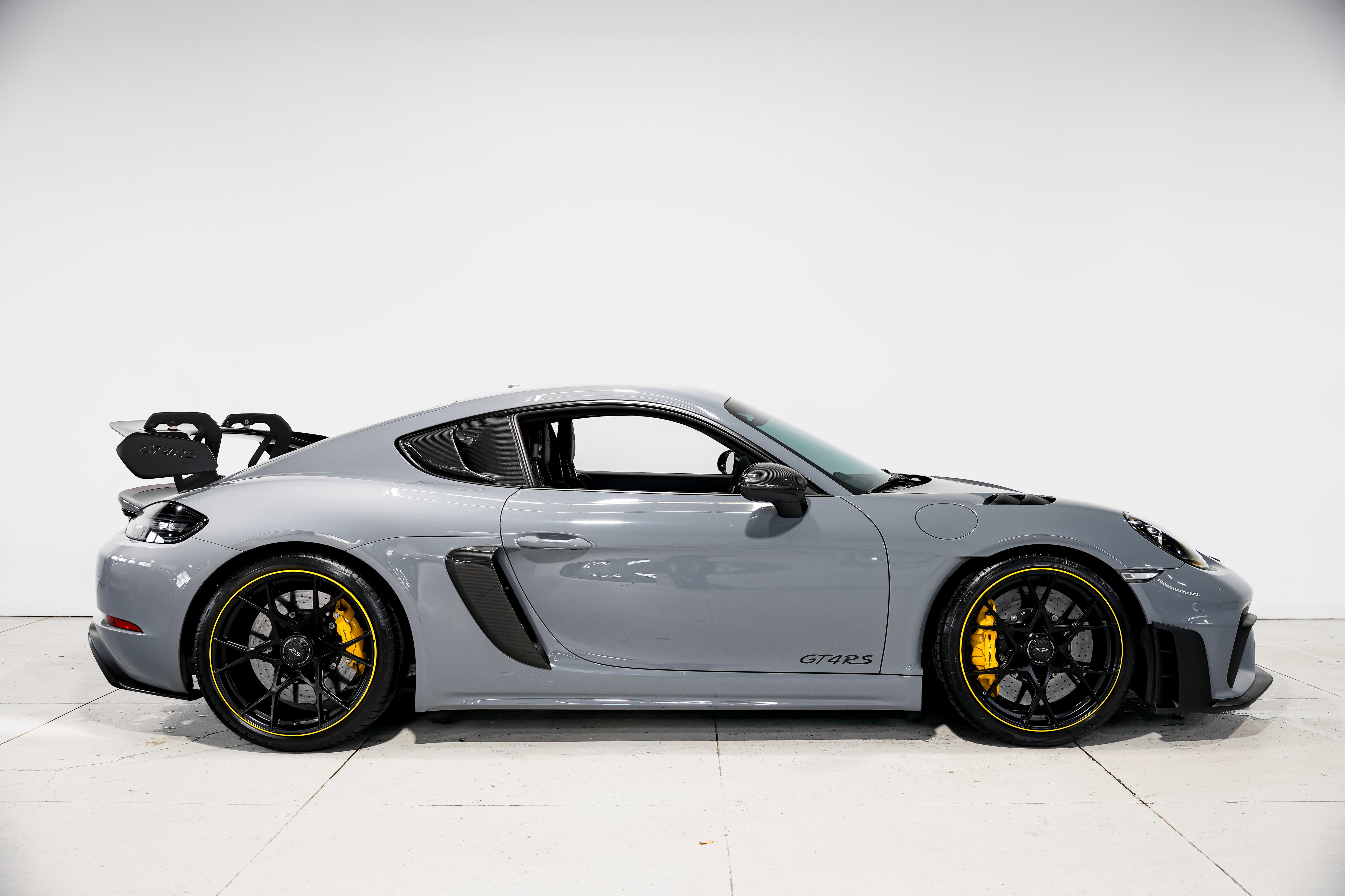Used 2023 Porsche 718 Cayman GT4 RS RWD image 2