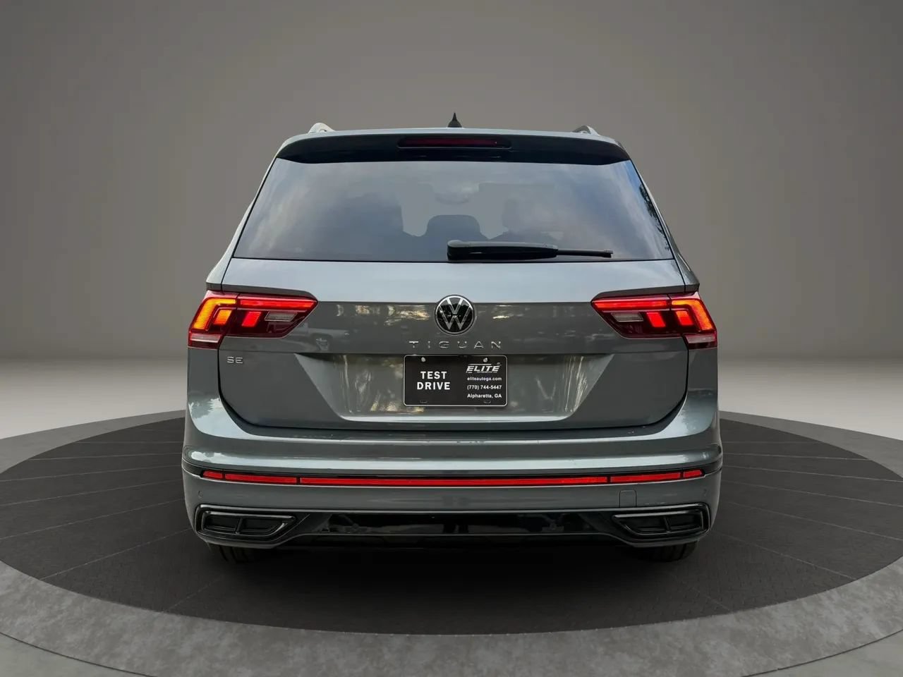Used 2022 Volkswagen Tiguan SE R-Line FWD image 5