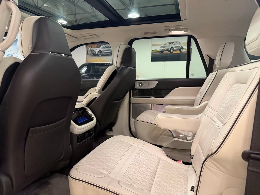 Used 2022 Lincoln Navigator L Black Label AWD/4WD image 19